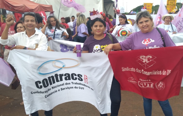 Categoria comerciária marcha em defesa das mulheres