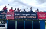 Comerciários vão às ruas em defesa da economia