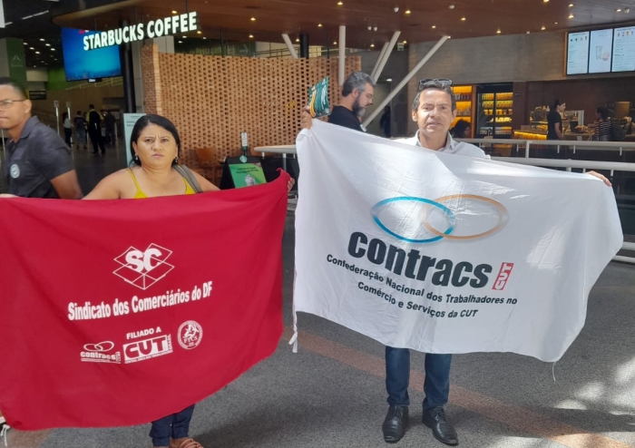 Sindicalistas promovem ato em apoio aos trabalhadores do Starbucks