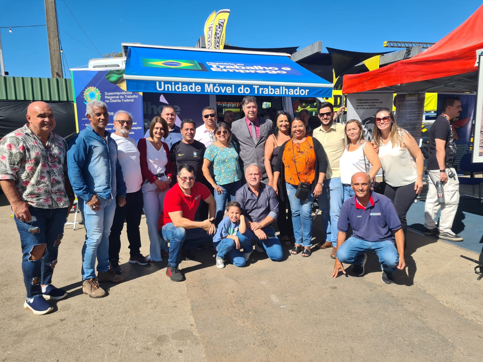 Direção do Sindicom-DF participa de ato pela reativação da Unidade Móvel do Trabalhador no Capital Moto Week