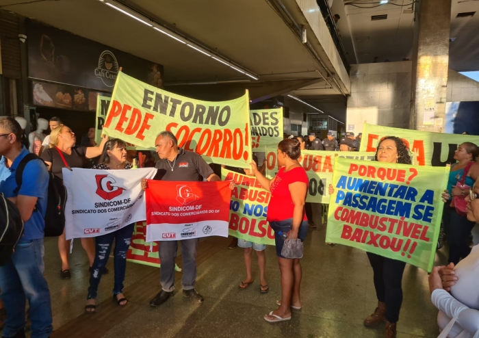 Sindicom-DF se une a manifestantes em protesto contra aumento abusivo das passagens de ônibus no Entorno