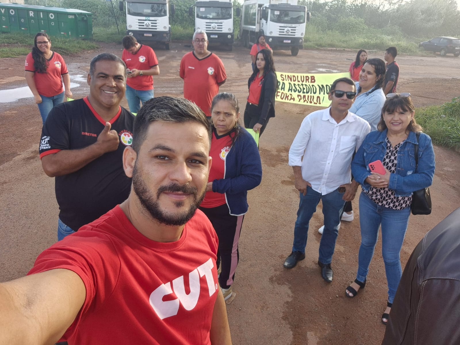 Comerciários se solidarizam com trabalhadores da limpeza pública