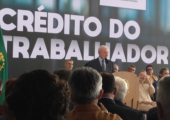 Comerciários participam de ato de assinatura da MP do Crédito do Trabalhador e reforçam luta por direitos