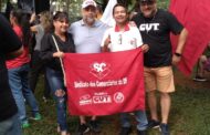 Comerciários e comerciárias marcam presença no 1º de Maio da CUT-DF