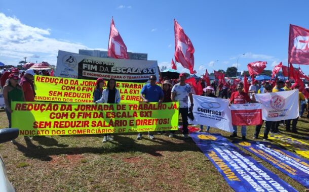 Comerciários e comerciárias ocupam as ruas em grande mobilização nacional pelo fim da 6x1